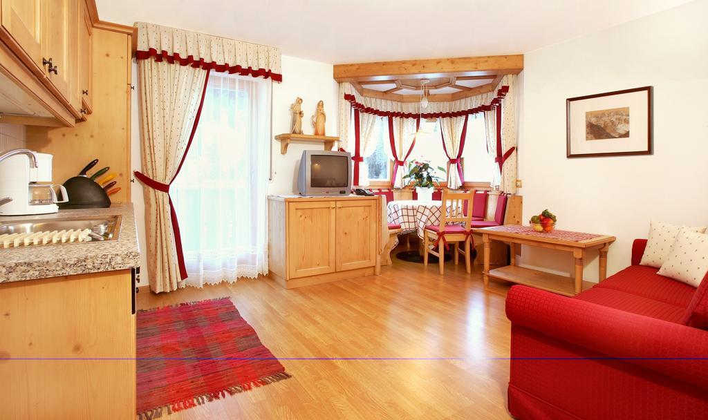 Residence Carin Selva di Val Gardena Rum bild